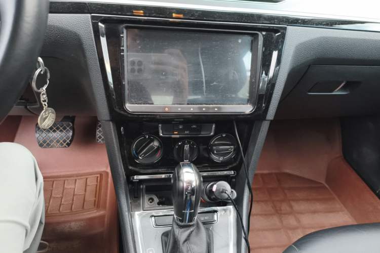 Used Volkswagen Bora 2016 1.6L Automatic Comfort Model Audio And AC Panel