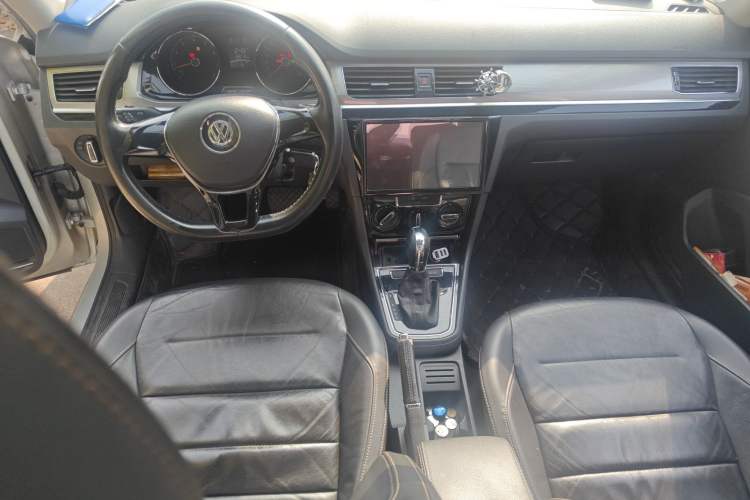 Used Volkswagen Bora 2016 1.6L Automatic Comfort Model Center Console