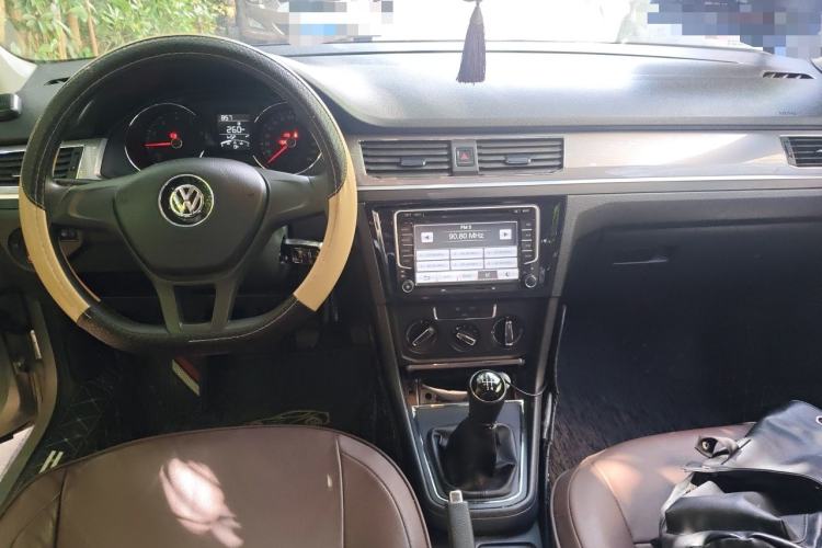 Used Volkswagen Bora 2016 1.6L Manual Fashion Edition Center Console
