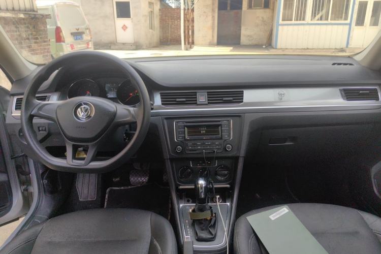 Used Volkswagen Bora 2016 1.6L Automatic Fashion Model Center Console