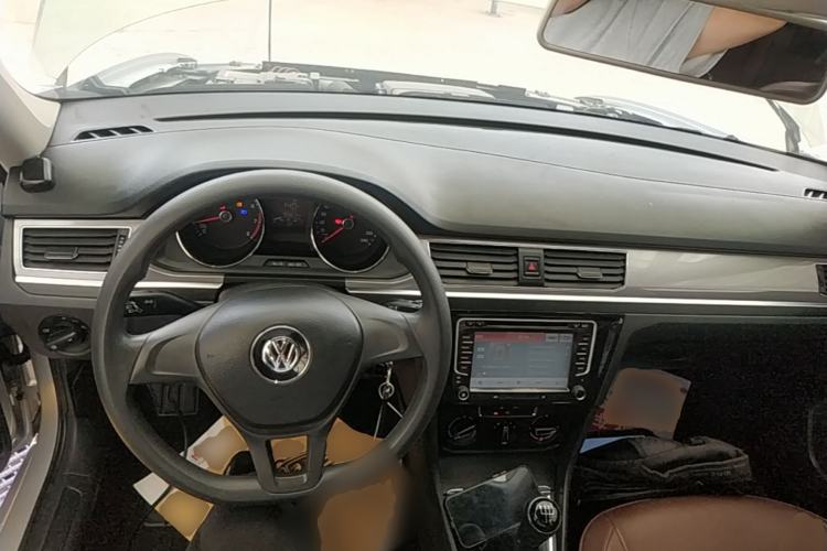 Used Volkswagen Bora 2016 1.6L Manual Fashion Edition Center Console