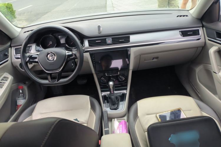 Used Volkswagen Bora 2016 1.6L Automatic Comfort Model Center Console