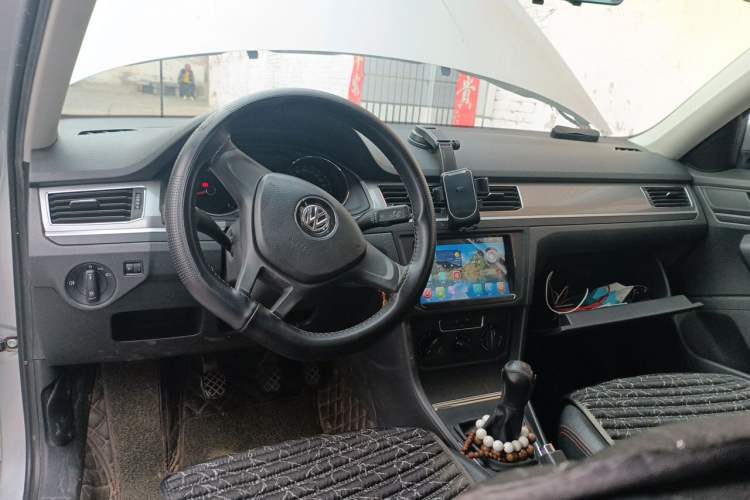 Used Volkswagen Bora 2016 1.6L Manual Fashion Edition Center Console