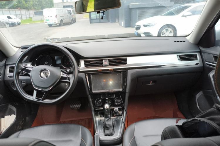 Used Volkswagen Bora 2016 1.6L Automatic Comfort Model Center Console