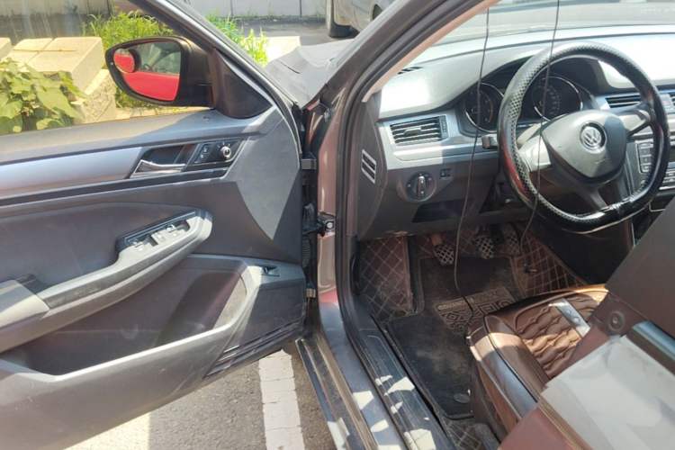 Used Volkswagen Bora 2016 1.6L Manual Fashion Edition Driver Seat