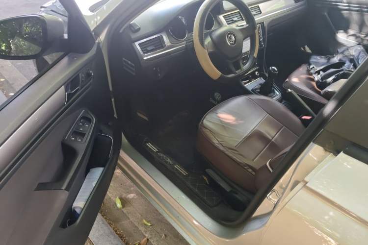 Used Volkswagen Bora 2016 1.6L Manual Fashion Edition Driver Seat