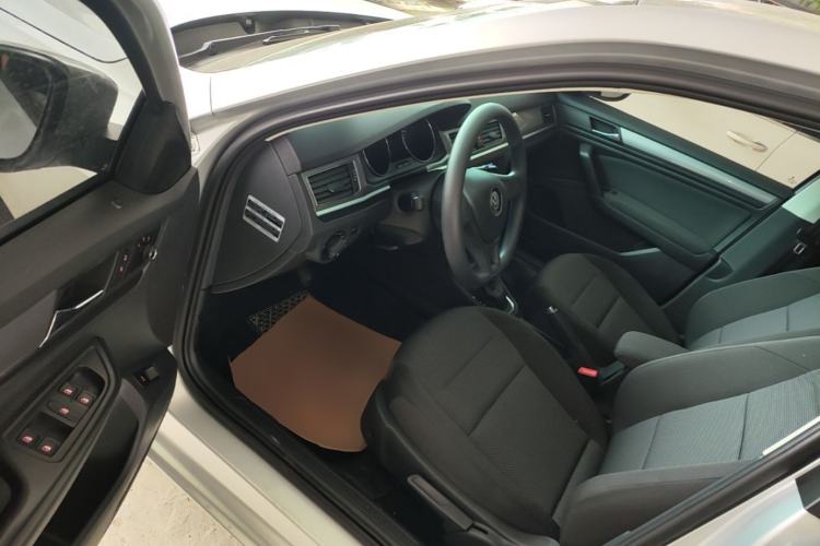 Used Volkswagen Bora 2016 1.6L Automatic Fashion Model Driver Seat