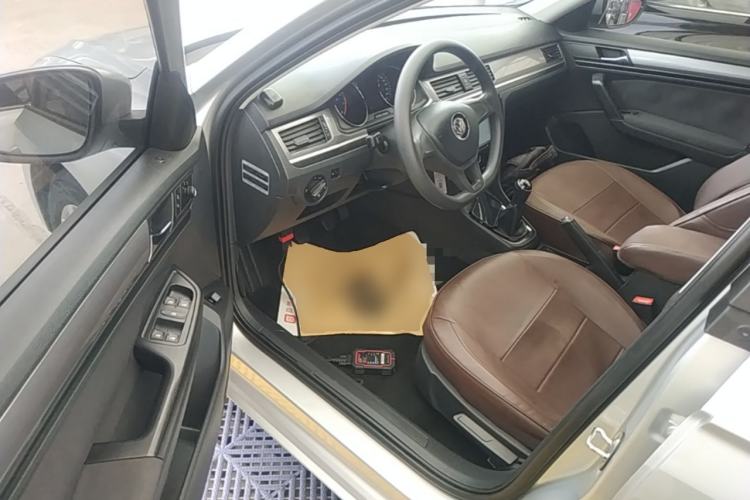 Used Volkswagen Bora 2016 1.6L Manual Fashion Edition Driver Seat