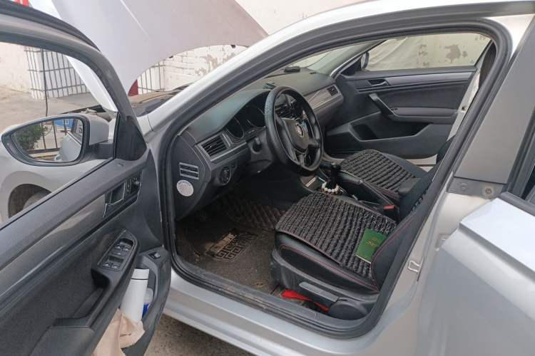 Used Volkswagen Bora 2016 1.6L Manual Fashion Edition Driver Seat