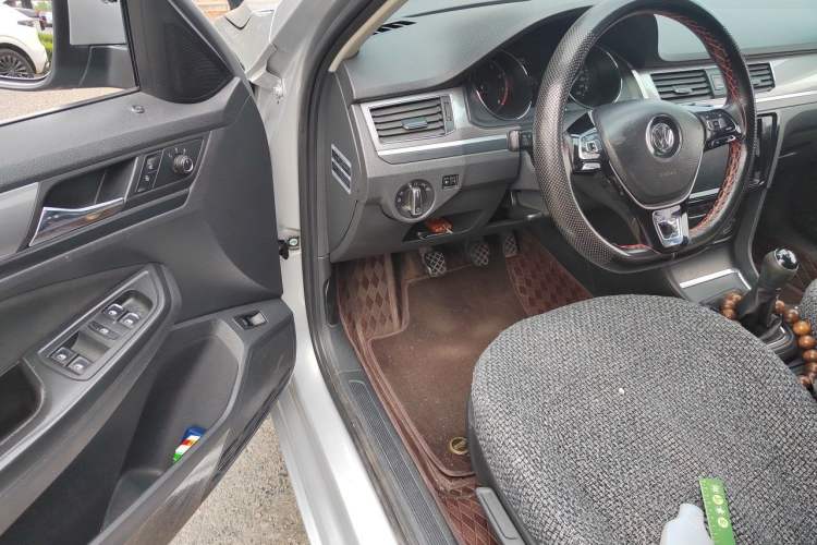 Used Volkswagen Bora 2016 1.6L Manual Fashion Edition Driver Seat