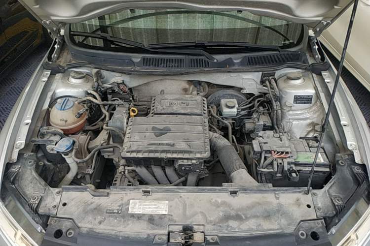 Used Volkswagen Bora 2016 1.6L Manual Fashion Edition Engine Bay
