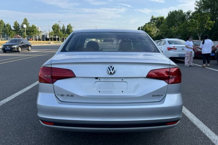 Used Volkswagen Bora 2016 1.6L Manual Fashion Edition Exterior 2