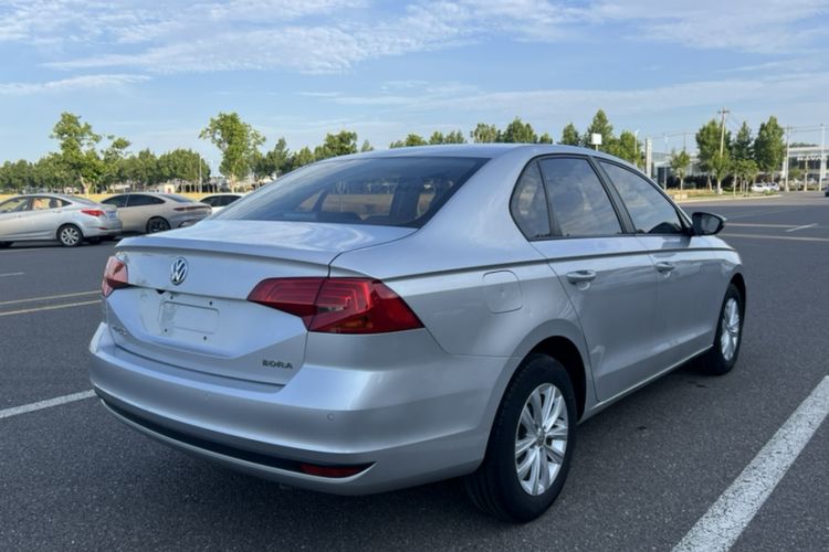 Used Volkswagen Bora 2016 1.6L Manual Fashion Edition Exterior 7