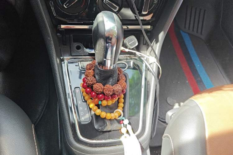 Used Volkswagen Bora 2016 1.6L Automatic Comfort Model Gear Lever