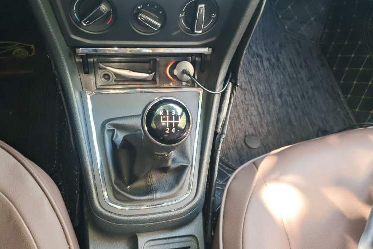 Used Volkswagen Bora 2016 1.6L Manual Fashion Edition Gear Lever