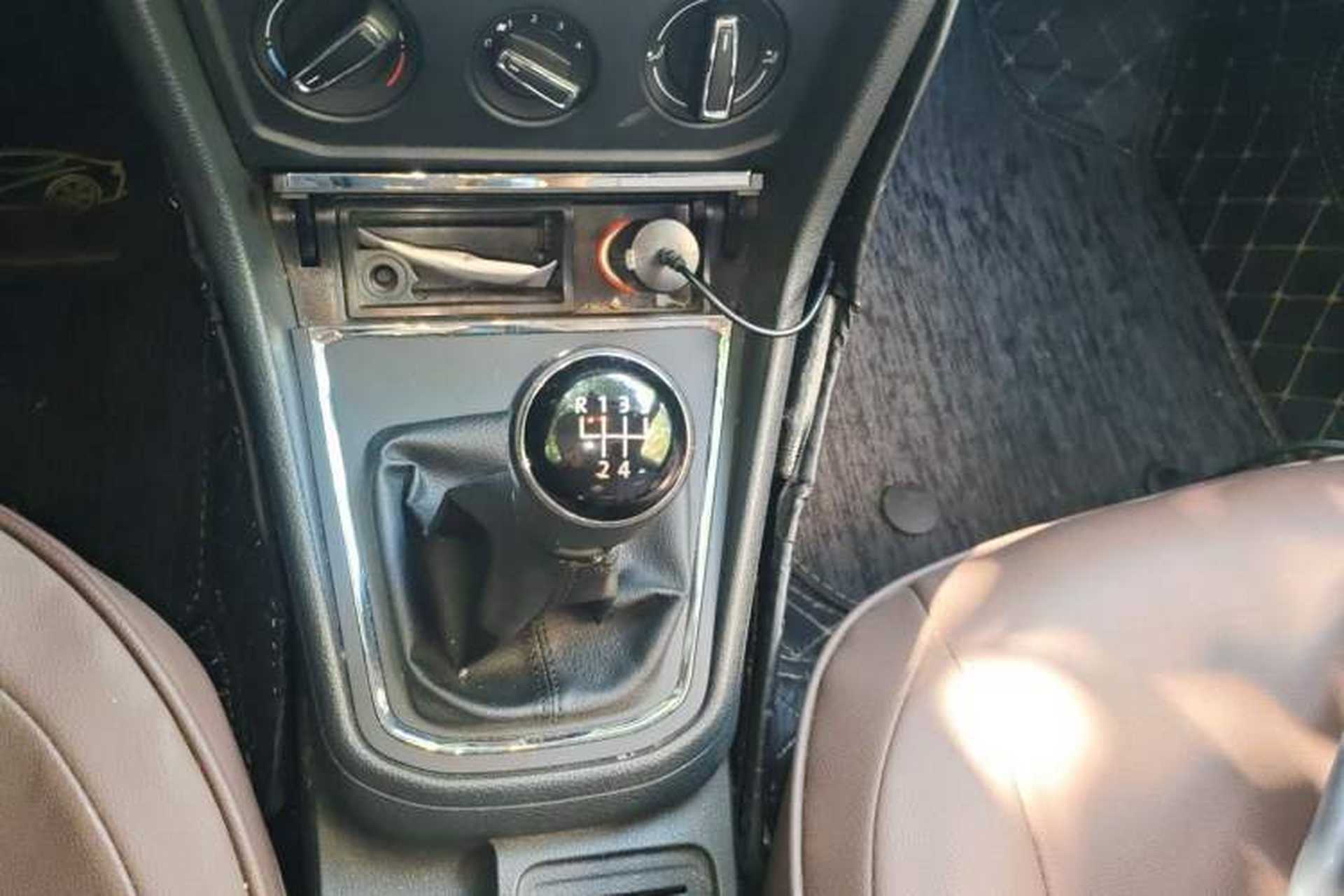 Used Volkswagen Bora 2016 1.6L Manual Fashion Edition Gear Lever