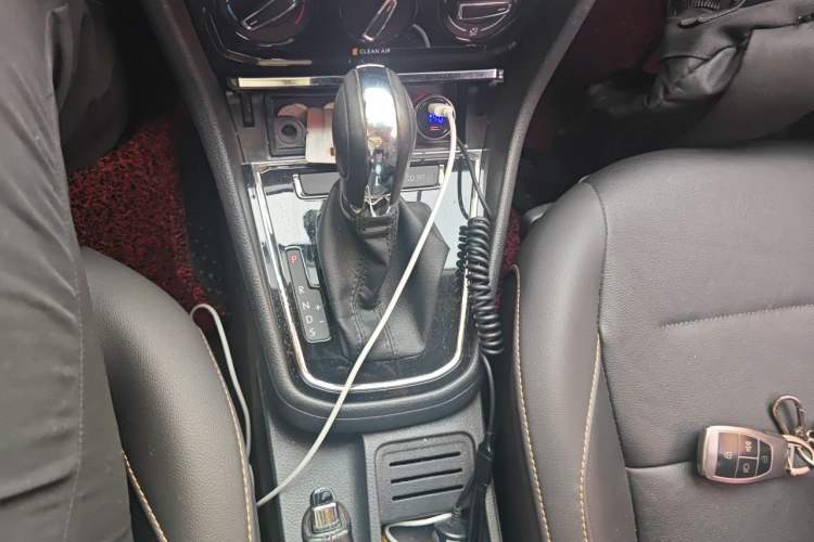 Used Volkswagen Bora 2016 1.6L Automatic Comfort Model Gear Lever