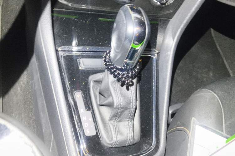 Used Volkswagen Bora 2016 1.6L Automatic Comfort Model Gear Lever