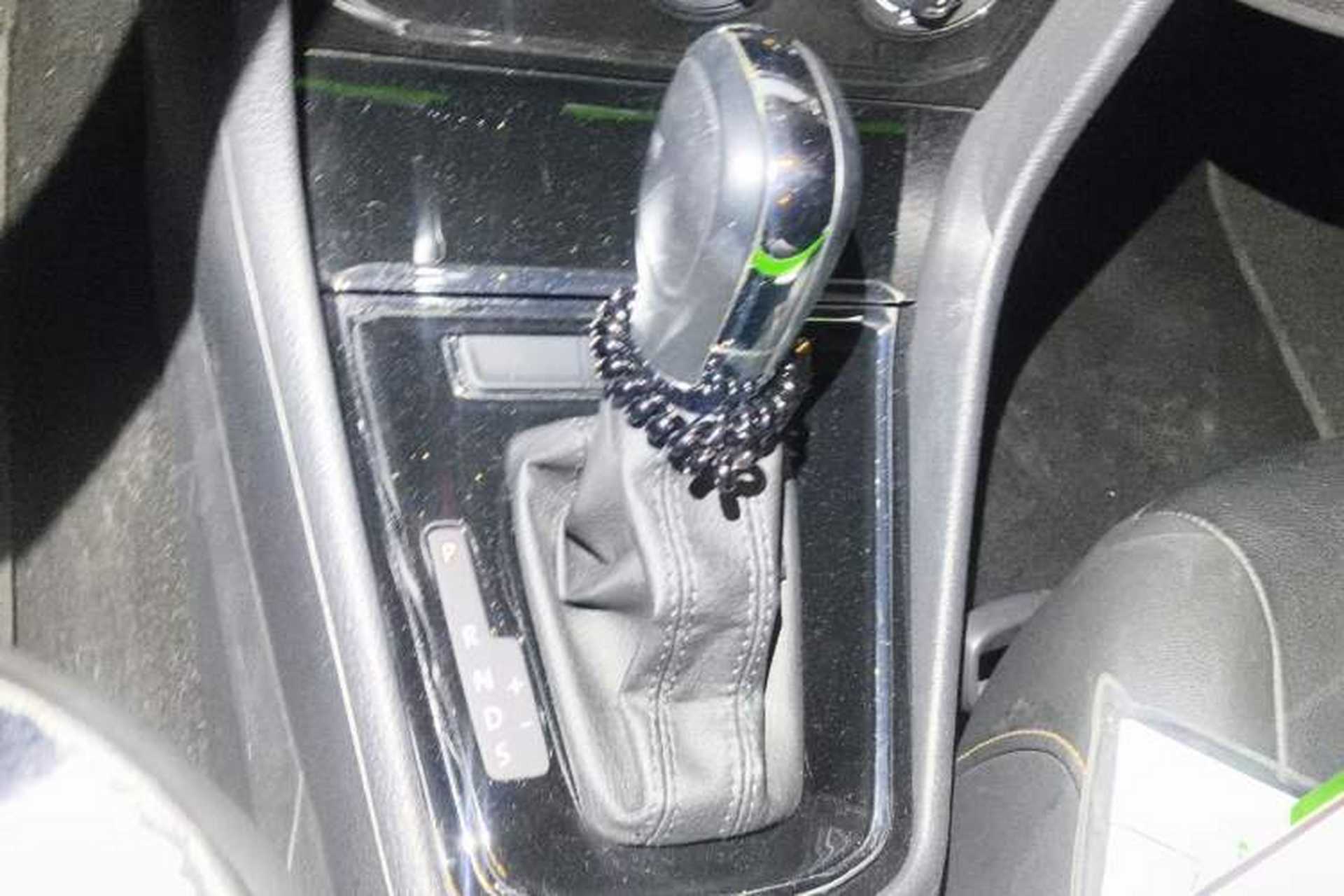 Used Volkswagen Bora 2016 1.6L Automatic Comfort Model Gear Lever