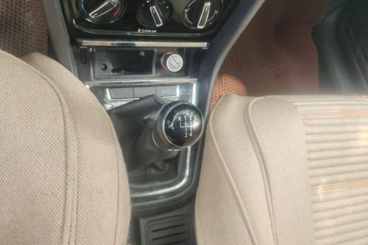 Used Volkswagen Bora 2016 1.6L Manual Comfort Model Gear Lever