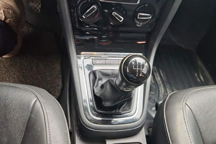 Used Volkswagen Bora 2016 1.6L Manual Comfort Model Gear Lever
