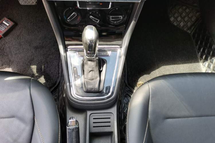 Used Volkswagen Bora 2016 1.6L Automatic Comfort Model Gear Lever