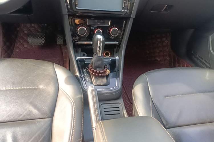 Used Volkswagen Bora 2016 1.6L Automatic Comfort Model Gear Lever