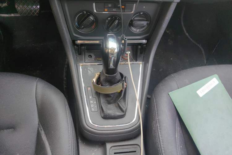 Used Volkswagen Bora 2016 1.6L Automatic Fashion Model Gear Lever