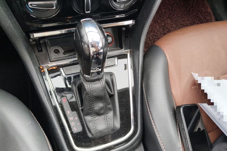 Used Volkswagen Bora 2016 1.6L Automatic Comfort Model Gear Lever