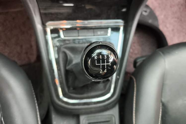 Used Volkswagen Bora 2016 1.6L Manual Comfort Model Gear Lever