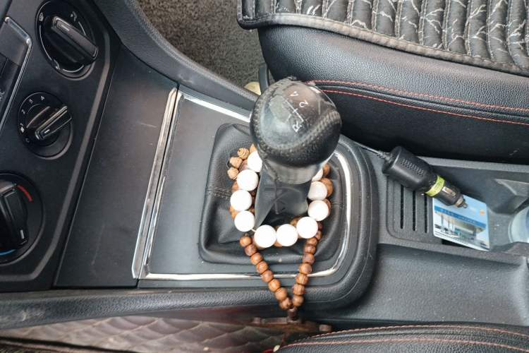 Used Volkswagen Bora 2016 1.6L Manual Fashion Edition Gear Lever