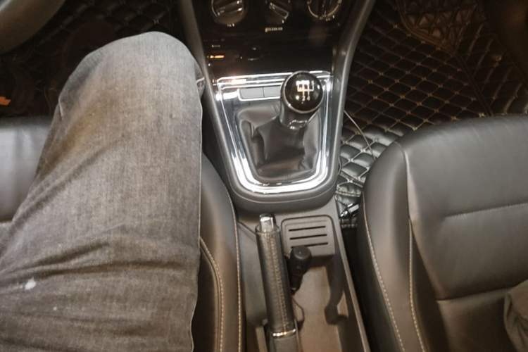 Used Volkswagen Bora 2016 1.6L Manual Comfort Model Gear Lever