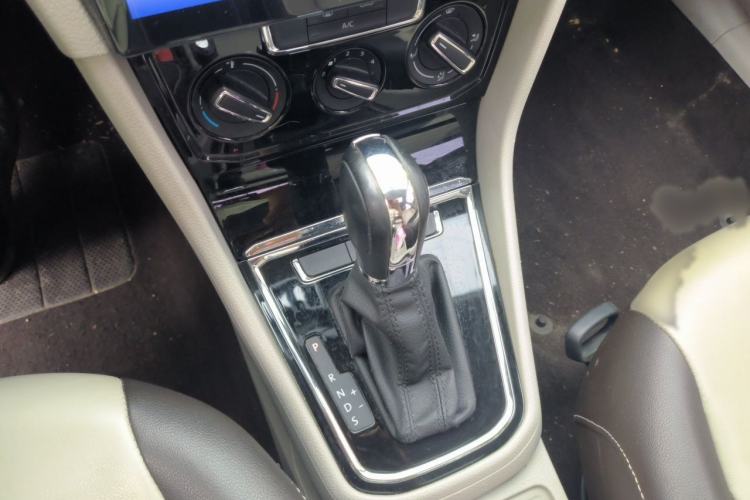 Used Volkswagen Bora 2016 1.6L Automatic Comfort Model Gear Lever