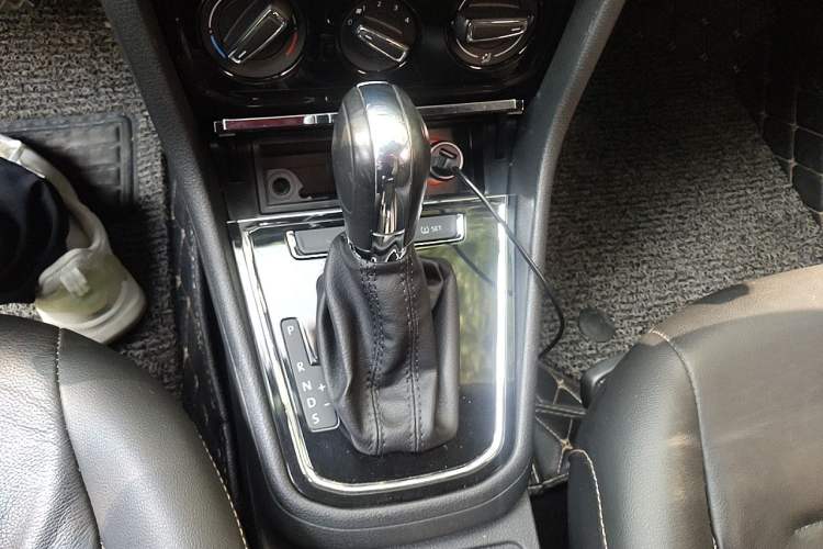 Used Volkswagen Bora 2016 1.6L Automatic Comfort Model Gear Lever