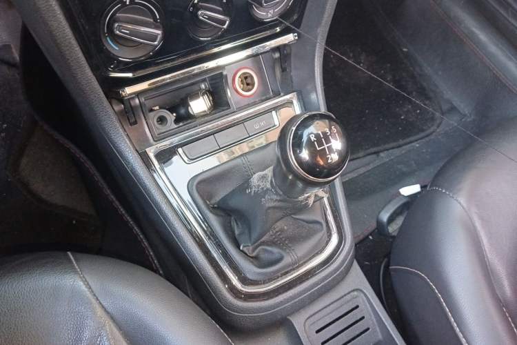 Used Volkswagen Bora 2016 1.6L Manual Comfort Model Gear Lever