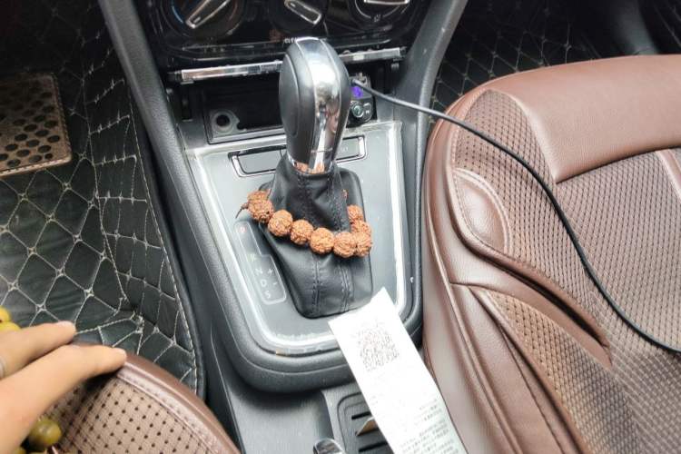 Used Volkswagen Bora 2016 1.6L Automatic Comfort Model Gear Lever