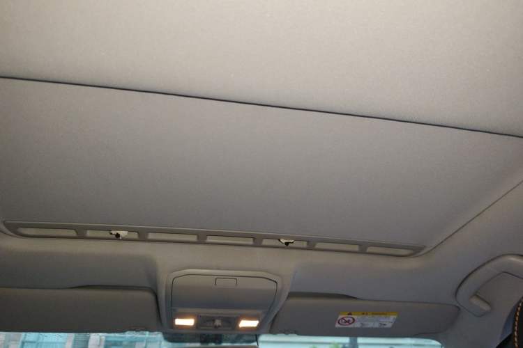 Used Volkswagen Bora 2016 1.6L Automatic Comfort Model Headliner