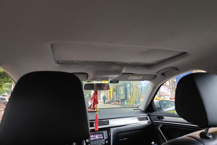 Used Volkswagen Bora 2016 1.6L Manual Comfort Model Headliner