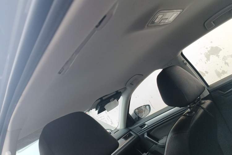 Used Volkswagen Bora 2016 1.6L Manual Fashion Edition Headliner