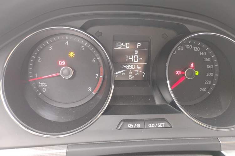 Used Volkswagen Bora 2016 1.6L Automatic Fashion Model Instrument Cluster