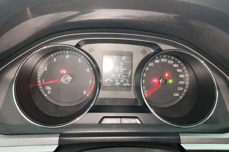 Used Volkswagen Bora 2016 1.6L Automatic Fashion Model Instrument Cluster