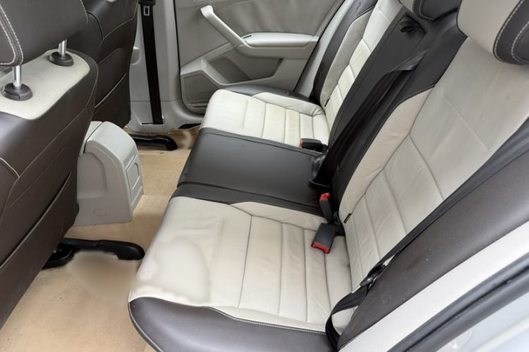 Used Volkswagen Bora 2016 1.6L Automatic Comfort Model Interior 3