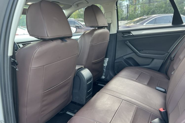Used Volkswagen Bora 2016 1.6L Manual Fashion Edition Interior 4