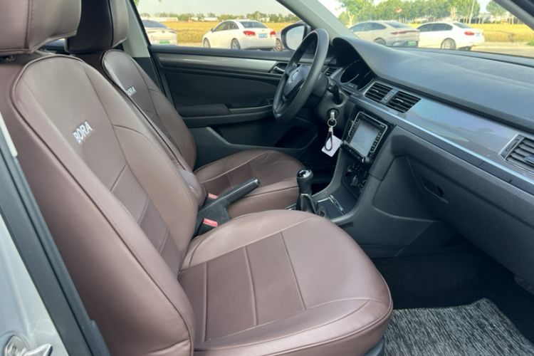 Used Volkswagen Bora 2016 1.6L Manual Fashion Edition Interior 5