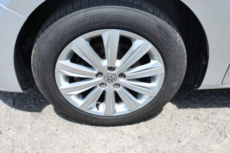 Used Volkswagen Bora 2016 1.6L Automatic Comfort Model Left Front Wheel Hub
