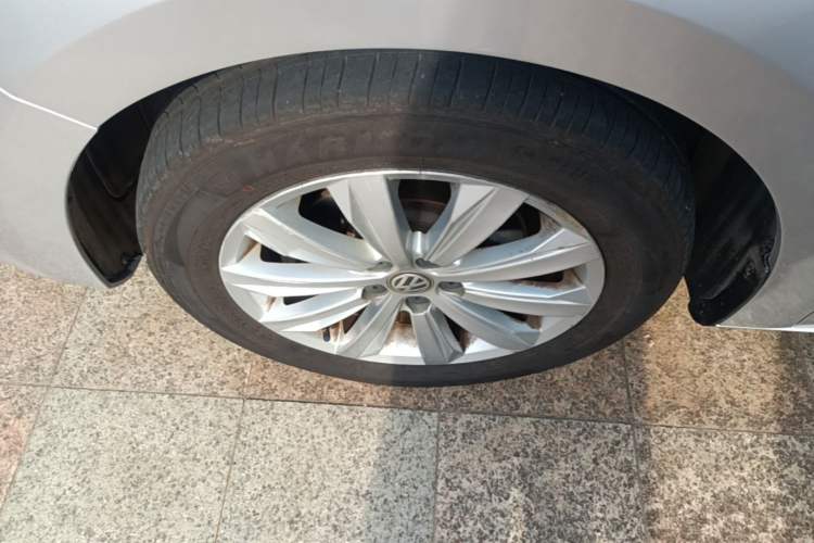 Used Volkswagen Bora 2016 1.6L Automatic Comfort Model Left Front Wheel Hub