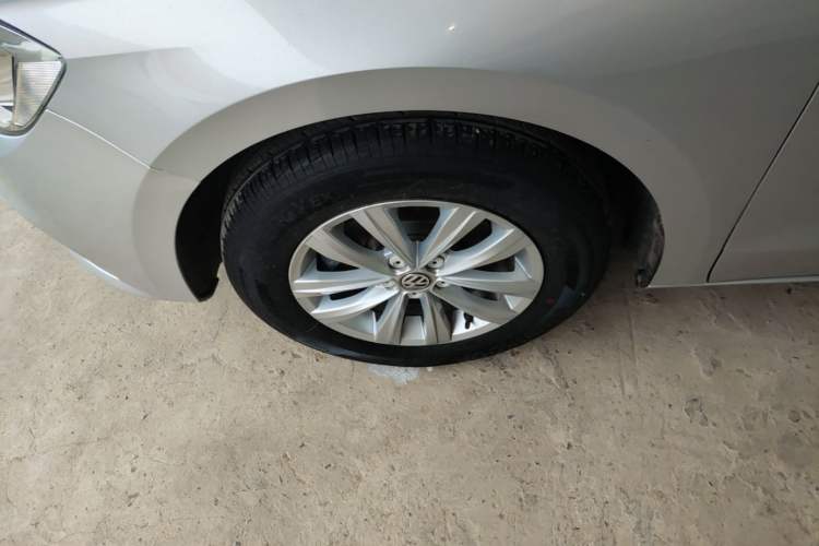 Used Volkswagen Bora 2016 1.6L Automatic Fashion Model Left Front Wheel Hub