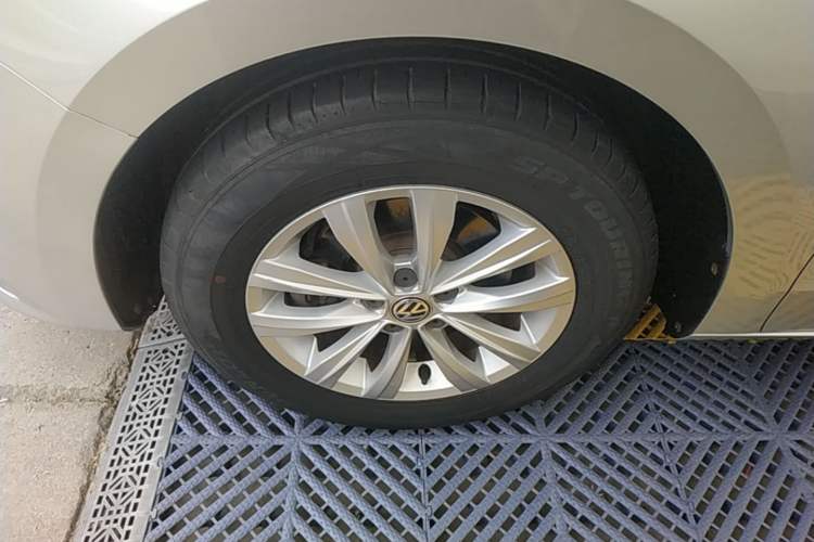 Used Volkswagen Bora 2016 1.6L Manual Fashion Edition Left Front Wheel Hub