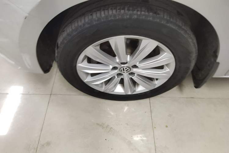 Used Volkswagen Bora 2016 1.6L Manual Comfort Model Left Front Wheel Hub