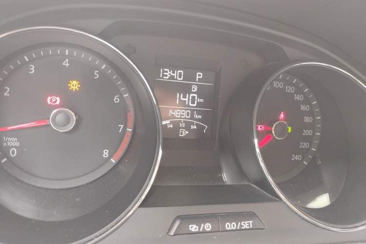 Used Volkswagen Bora 2016 1.6L Automatic Fashion Model Odometer Close Up